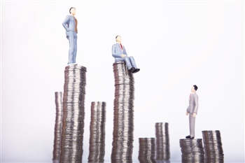 中国人寿拟45亿参设基金投向AI和半导体中期总投资收益率达558%抬升229个基点(图1)